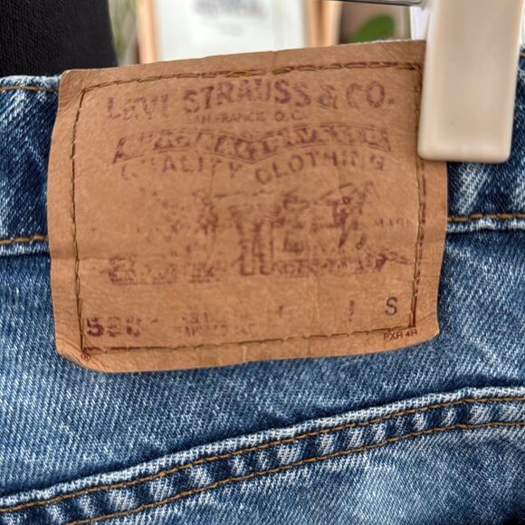 Vintage Levi’s 550 Distressed Cutoff Denim Jean Shorts - Picture 3 of 6